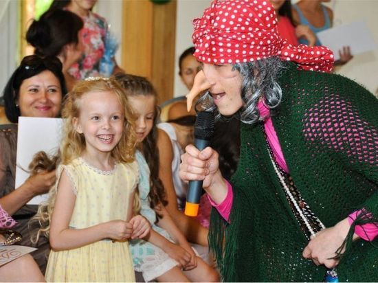 В Тверской области Баба Яга проверила, как дети знают сказки