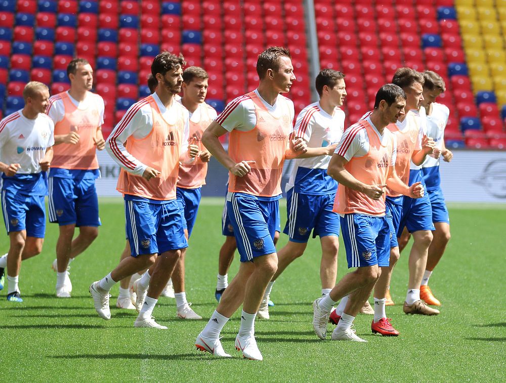 Футболисты сборной России провели тренировку перед матчем с Турцией