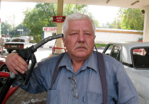 Руководитель комитета нижней палаты парламента по аграрным вопросам Владимир Кашин во вторник, 5 июня, назвал закрепление стоимости бензина на уровне 30 мая «грабежом»