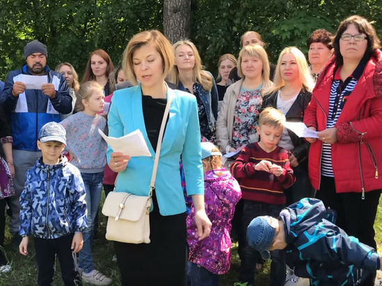 Ульяновские многодетные семьи спели «жалобные» частушки для Путина Ульяновские многодетные семьи спели «жалобные» частушки для Путина