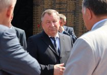 На очередной сессии АКЗС 30 мая официально объя-вили о том, что Александр Карлин подал в отставку