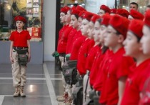 Ученики школы №1 Беслана посетили лучшие музеи Москвы и сфотографировались у Знамени Победы