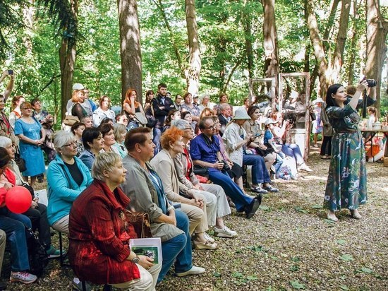 В Ботаническом саду ТвГУ прошел региональный праздник поэзии «Верхневолжские чтения»