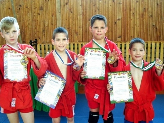 Юные борцы из Калашникова вернулись с соревнований медалистами