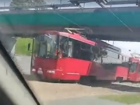 В Казани при столкновении двух трамваев травмы получили четыре человека
