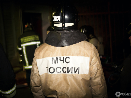 Жилой дом сгорел ночью в Новокузнецке 