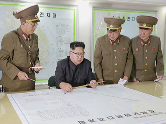 «Мы отменили саммит, после чего Ким Чен Ын встал на колени и стал молить о нем»