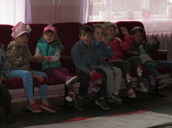 Детям в Оленино показали "Последнего богатыря"