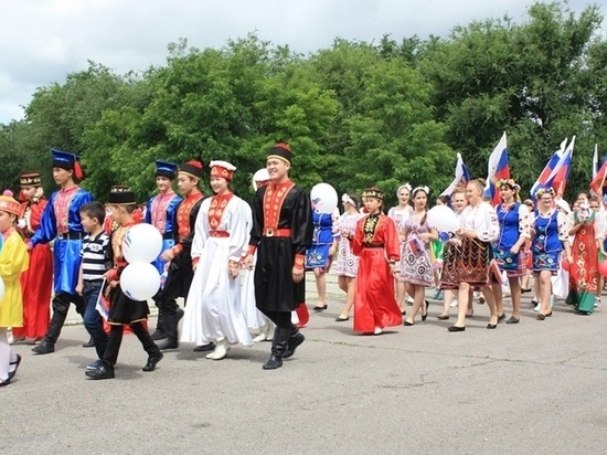 Калмыкия дружно пройдет парадом народов в День России 