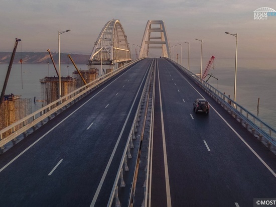Столица увидит: москвичам покажут фильм о строительстве Крымского моста Столица увидит: москвичам покажут фильм о строительстве Крымского моста