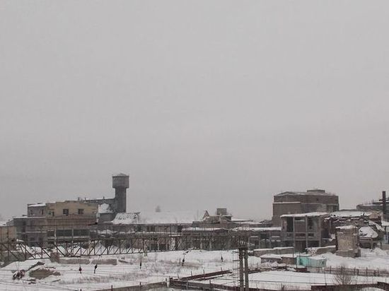 Заброшенный завод начали сносить в кузбасском Яшкине 