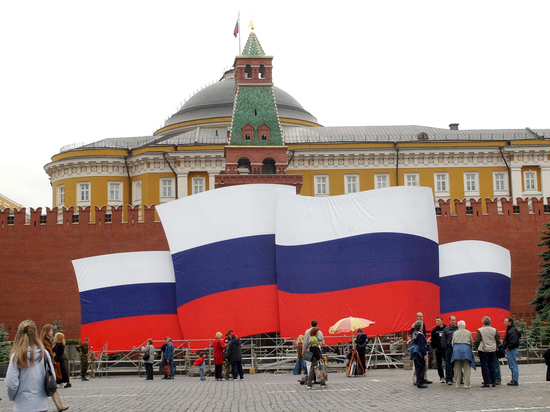 Почти половина россиян до сих пор не знает, что за праздник отмечается в нашей стране 12 июня