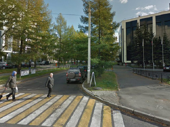 Участок проезжей части на улице Суворова от Троицкого проспекта до проспекта Ломоносова закрыт для стоянки автомобилей