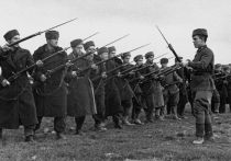 Когда немецкие войска осенью сорок первого подступили к столице, московская молодежь стала живым щитом, заслонившим город