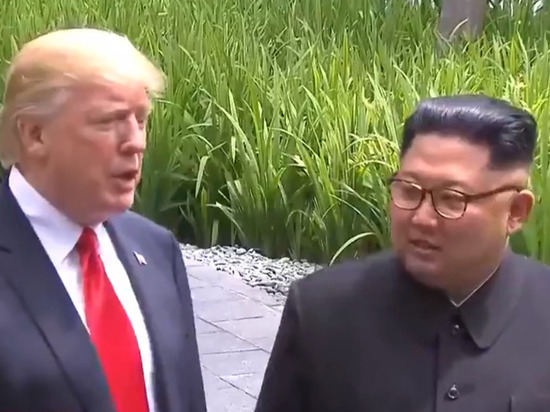 Лидеры США и КНДР завершили совместный обед и вышли на прогулку