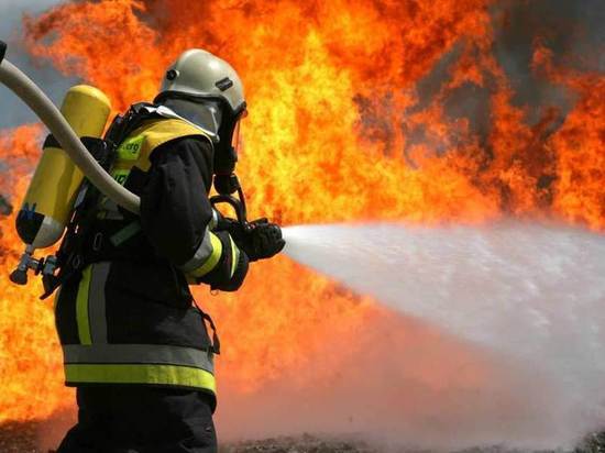 В Оренбурге на Карагандинской ночью сгорело 300 квадратов жилого дома