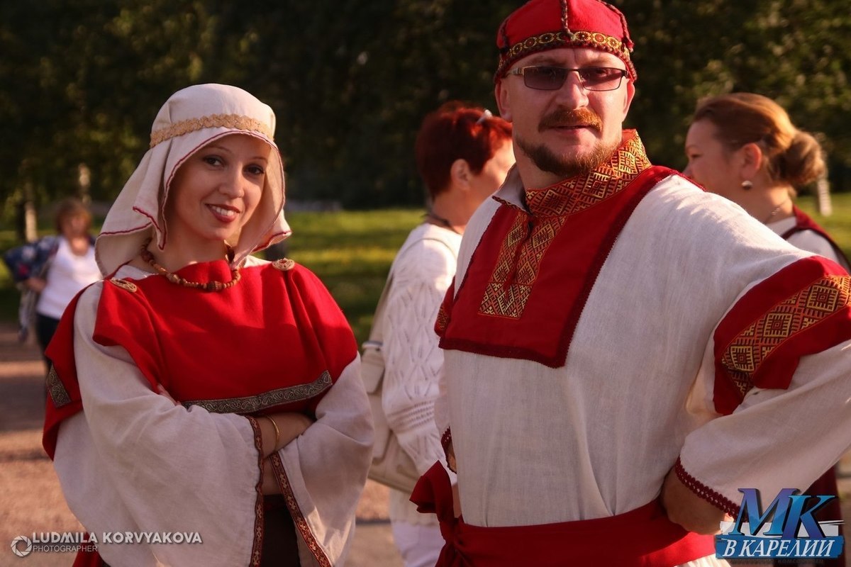 ансамбль кижского погоста. республика карелия карелы. ингерманландские финны юханнус. хоровод обряд. карельская деревня киндасово.