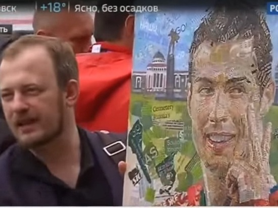 Криштиану Роналду подарили его портрет на фоне достопримечательностей Саранска