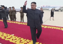 На недавней встрече в Сингапуре Трамп салютовал северокорейскому генералу, а потом выдал порцию щедрых комплиментов по поводу лидера страны, характеризуя Ким Чен Ына как «сильного парня» и «отличного переговорщика», которого «любит его страна»