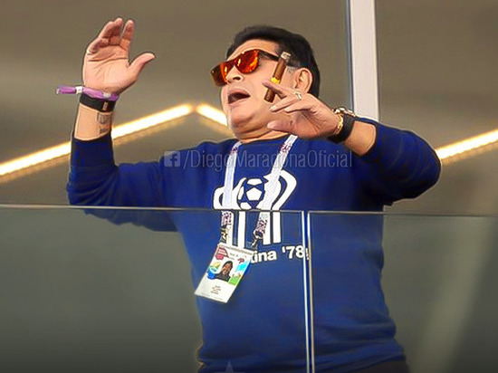 Марадона: не знал, что на стадионах запрещено курить