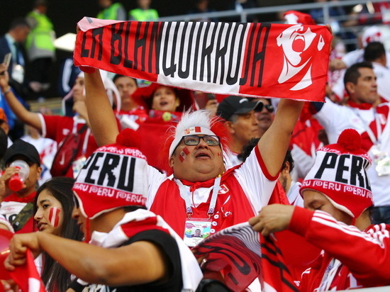 На матче Перу – Дания в Саранске присутствовала 88-летняя болельщица из Перу