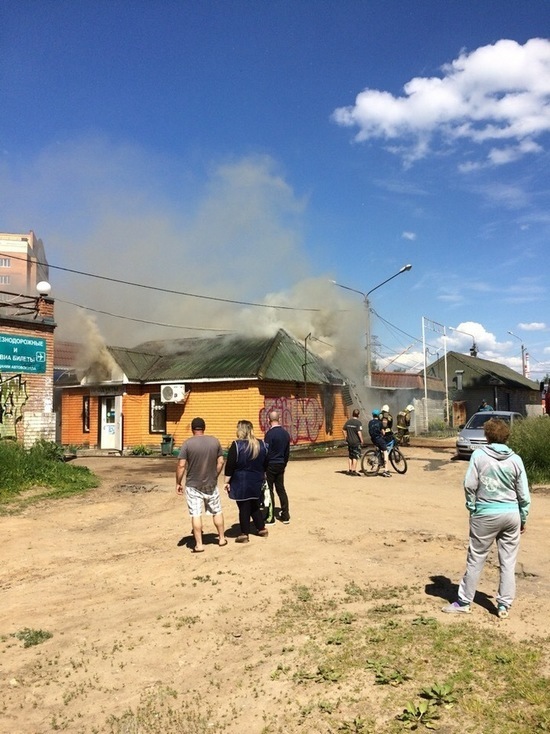 Из-за короткого замыкания в Тверской области загорелся магазин продуктов