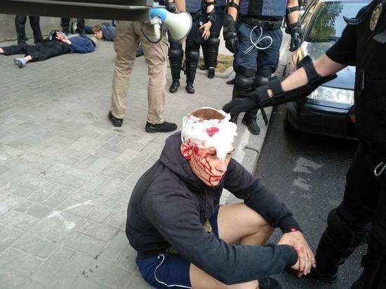 В Киеве националисты атаковали геев и полицию