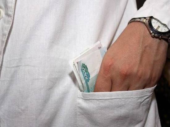 В Оренбуржье за взятки от уклонистов будут судить 7 врачей