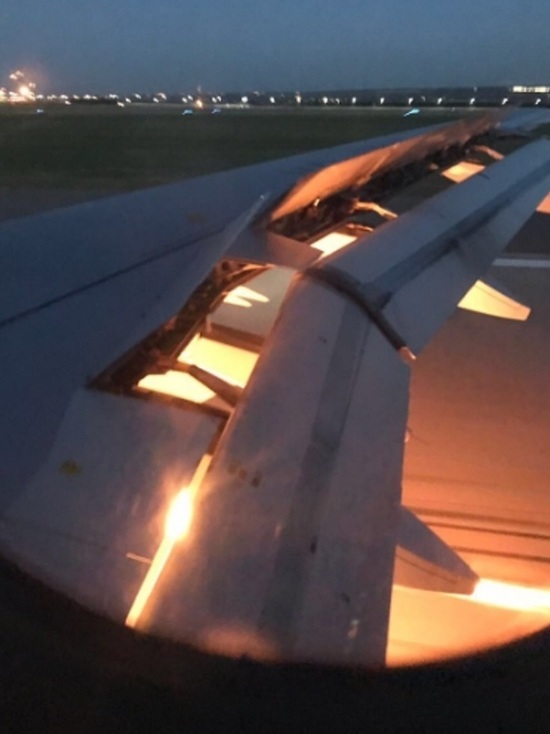 Несмотря на инцидент, самолет с футболистами благополучно приземлился в ростовском аэропорту "Платов"