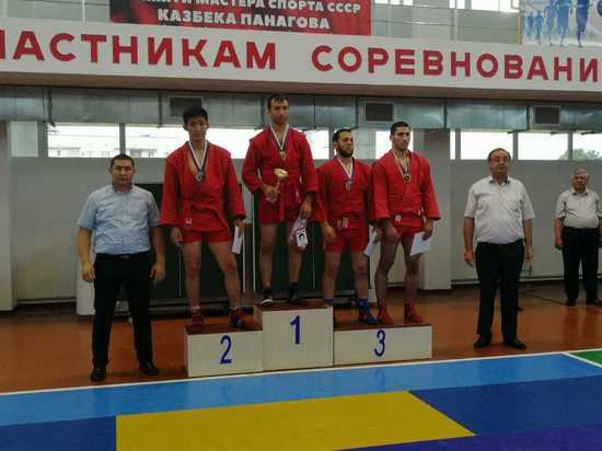 Калмыцкий спортсмен привез домой серебряную медаль из Терека