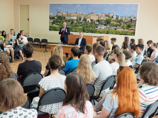 Встреча министра образования и науки с учащимися Школы одаренных детей прошла в Калуге