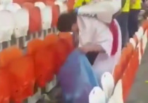 Видео с японскими и сенегальскими болельщиками, убирающими за собой мусор на стадионе после матчей моментально разошлось по сети и вызвало крайнее изумления у других фанатов