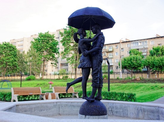 В Кирове появился еще один фонтан со скульптурой
