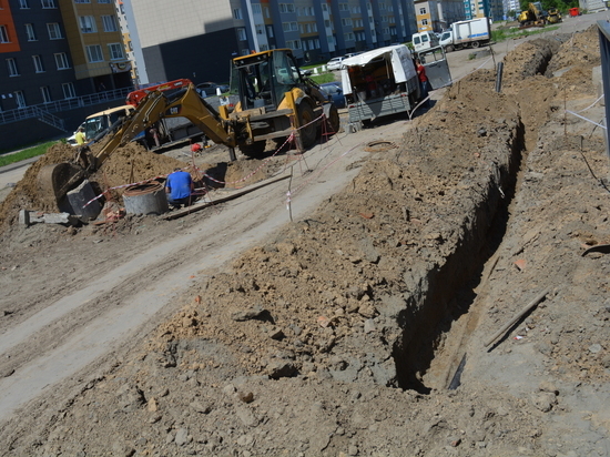 В Барнауле строители оборвали электролинию при земляных работах