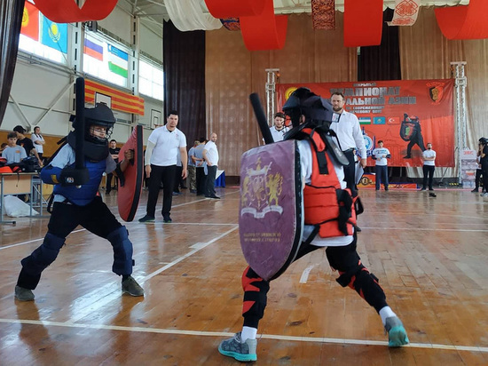 В Бишкеке прошел чемпионат Центральной Азии по боям на мечах