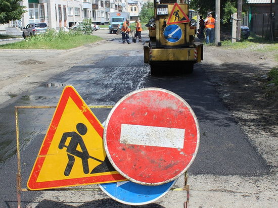 В Барнауле продолжают ямочный ремонт городских дорог