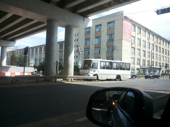 Очередная авария призошла в Твери с участием маршрутного такси