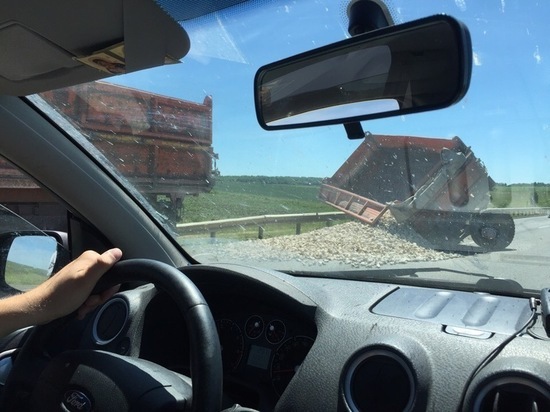 После аварии в Мордовии на трассу высыпался щебень 