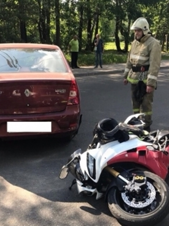 Мотоциклист попал под колеса "Логана" в Калуге