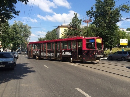 Трамвай сошел с рельсов на улице Белинского
