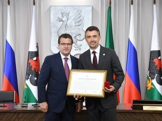 Нового министра Татарстана наградили знаком отличия «За труд и доблесть на благо Казани»