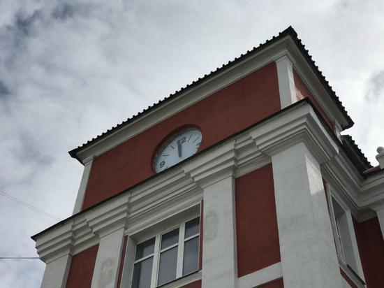 В Мурманске запустили часы на здании художественного музея 