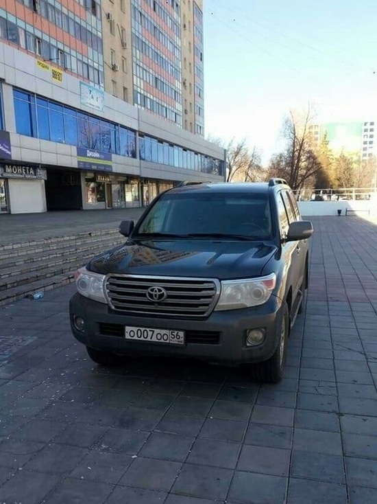 Паркуюсь, где хочу: в действиях водителя оренбургского вице-губернатора ГИБДД не усмотрело нарушений