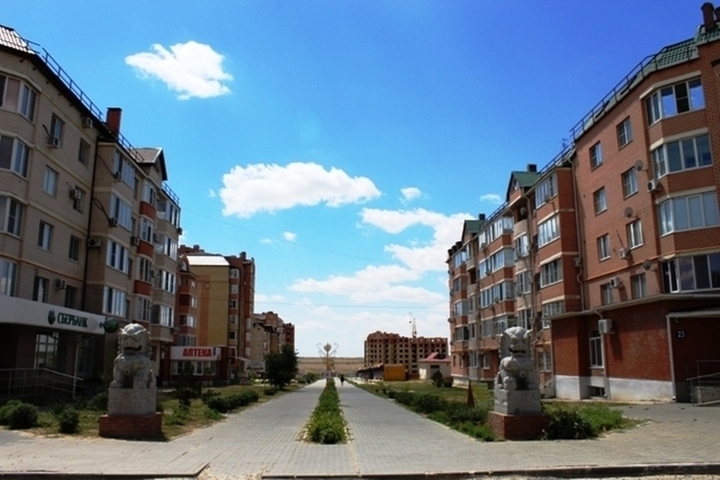 4 микрорайон элиста. 4 мкр дом 12 элиста. Элиста 2 микрорайон дом 15. 2 мкр 13 дом элиста. 4 микрорайон элиста.