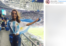 Стоило россиянке единожды засветиться среди аргентинских болельщиков на матче в Нижнем Новгороде, как на нее обрушилась бешеная популярность