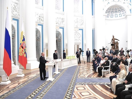Путин наградил волгоградку на торжественной церемонии в Кремле