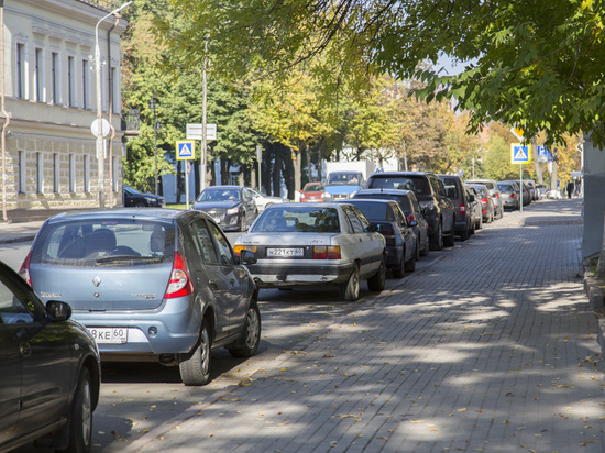 Администрация Псковской области опубликовала в Экологическом отчёте по итогам 2017 года информацию о количестве автомобилей и мотоциклов в городах и районах Псковской области
