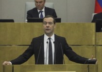 Премьер-министр Дмитрий Медведев в четверг на заседании правительства объявил, что в России начинается реформа по отмене трудовых книжек, в том виде, в каком мы все привыкли
