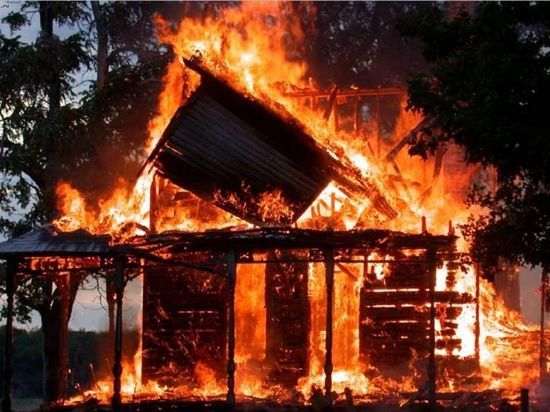 В Ульяновске горели баня, гаражи и дом