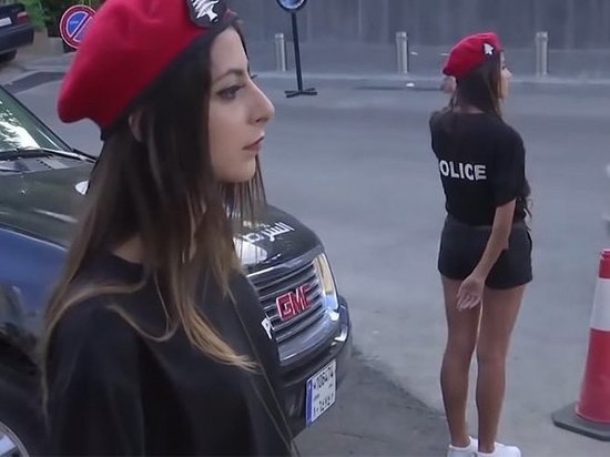 Ливанских девушек-полицейских переодели в новую униформу ради туристов